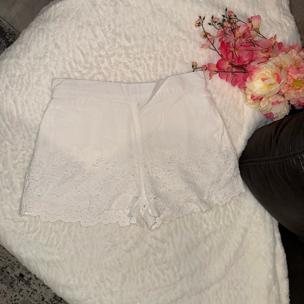 NWT High Waist White Shorts with Classic Design Size L